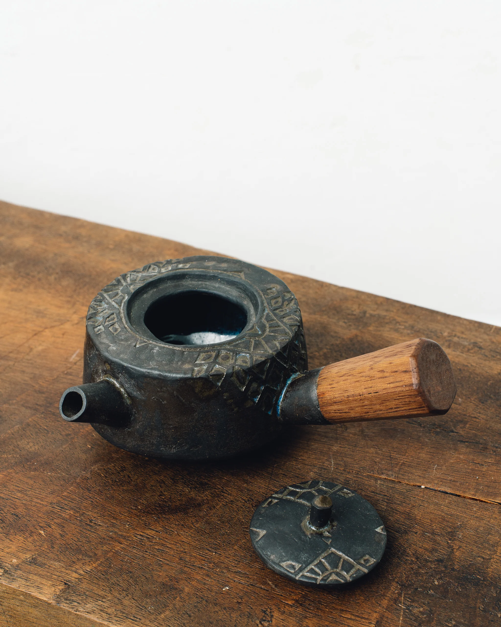 Ayame Bullock Carved Teapot with Walnut Handle - Image 6